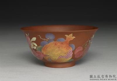 图片[2]-Yixing bowl with flowers and fruits in painted enamels, Qing dynasty, Kangxi reign (1662-1722)-China Archive